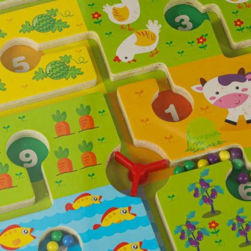 Játék labirintus mágneses tábla fa utazó farm 2 játékos
