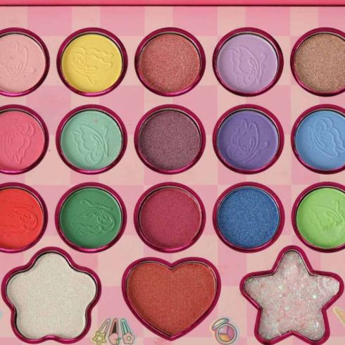 Kozmetikai doboz sminkhez és körömápoláshoz, smink, kozmetikumok, szemhéjfestékek, lakkok, fiókok, sellő